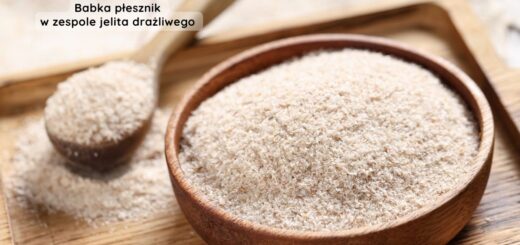 Grafika przedstawia łuski babki płesznik w drewnianej misce i na łyżce. Ilustracja nawiązuje do wpisu o zastosowaniu psyllium w zespole jelita drażliwego (IBS).