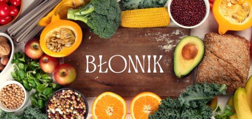 Różnorodne produkty wysokobłonnikowe, m.in. warzywa, owoce, strączki, pełne ziarna, orzechy i pieczywo pełnoziarniste, ułożone wokół napisu „Błonnik”.