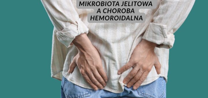 Osoba trzymająca dłonie w okolicy pośladków – ilustracja wpisu o mikrobiocie jelitowej i chorobie hemoroidalnej.